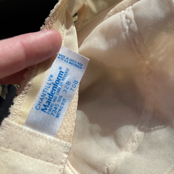 Vintage cream satin Chantilly lace trim Maidenform strapless bra •32B - Picture 8 of 11